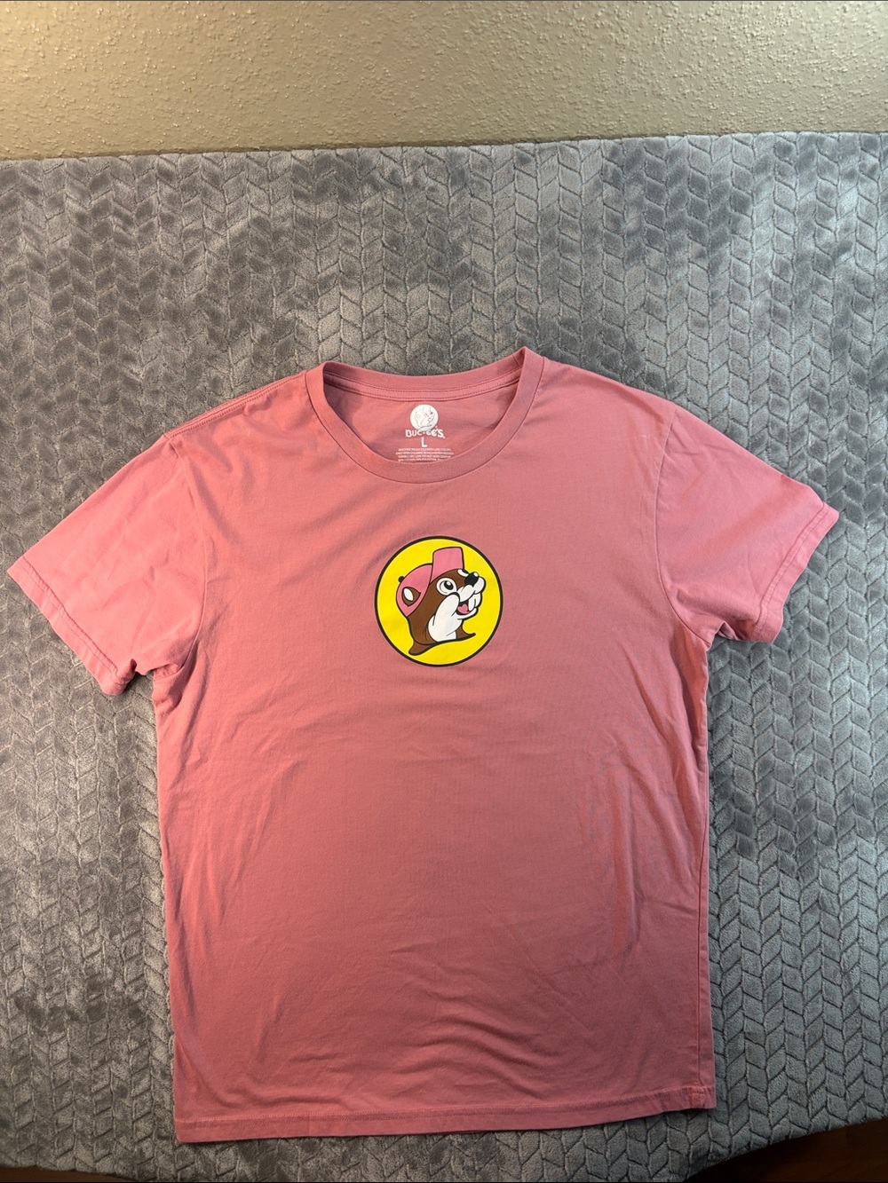 VGUC Buc-ee’s Women’s Pink Graphic Crew Neck T-Shirt with Logo - Large